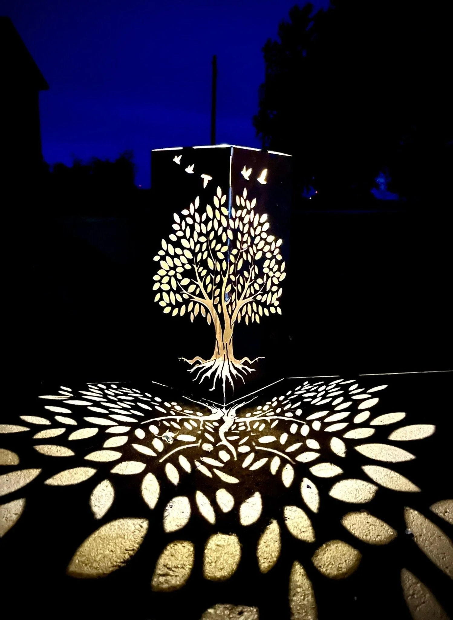 Basswood Tree Steel Luminary Pillar - Image 5