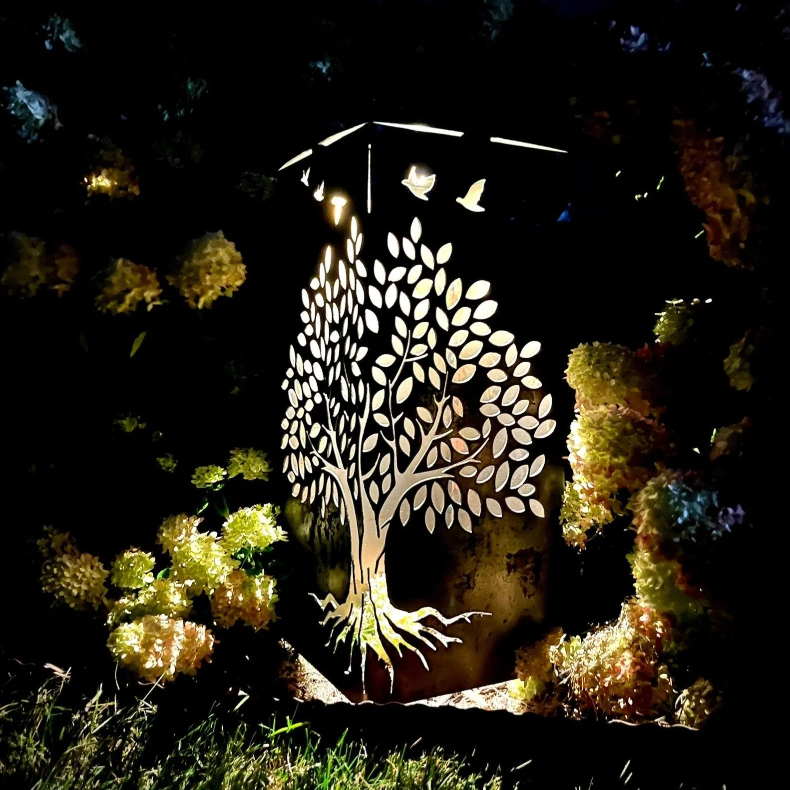 Basswood Tree Steel Luminary Pillar - Image 6