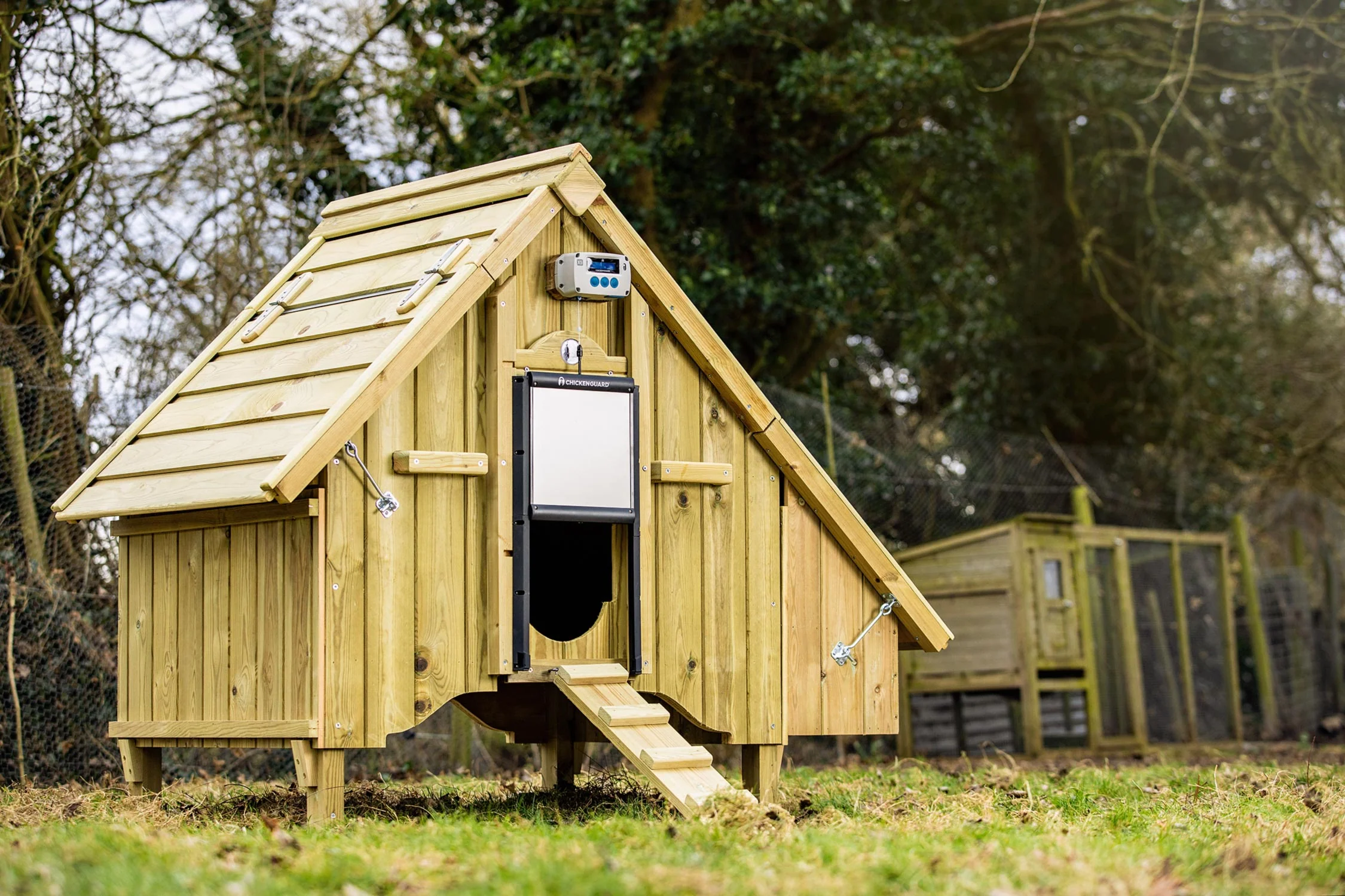 ChickenGuard Pro with Self-Locking Door Kit - Image 3