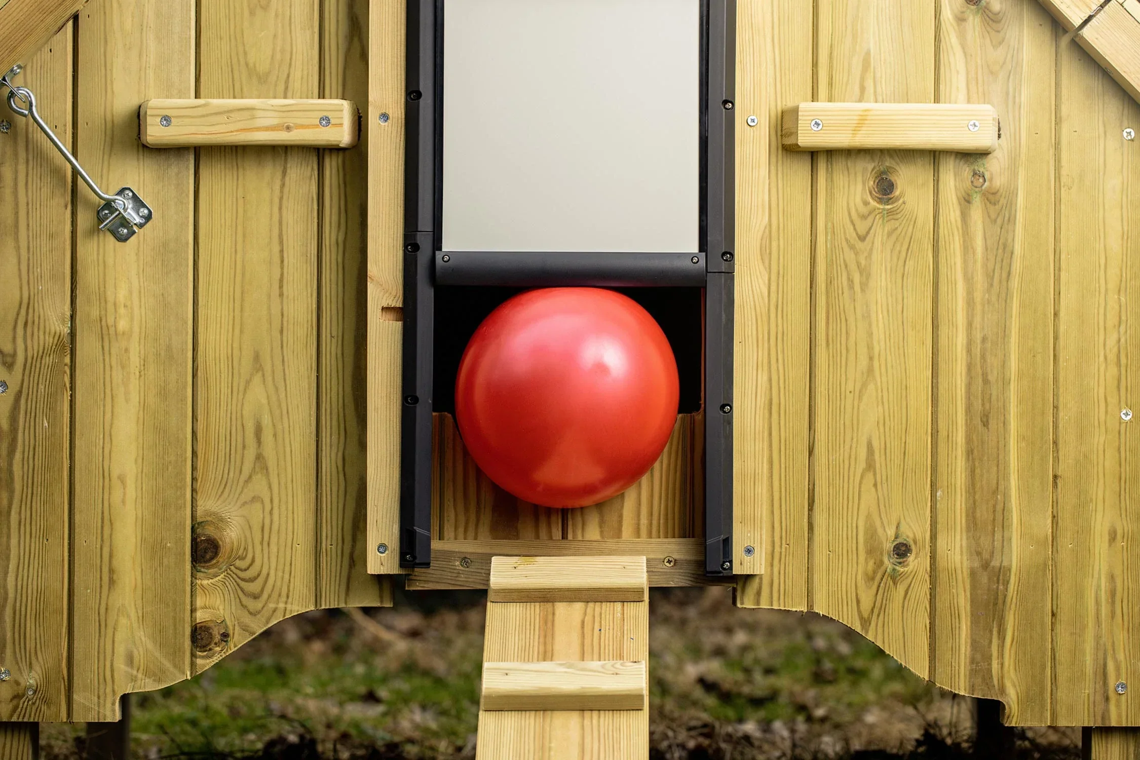 ChickenGuard Pro with Self-Locking Door Kit - Image 4