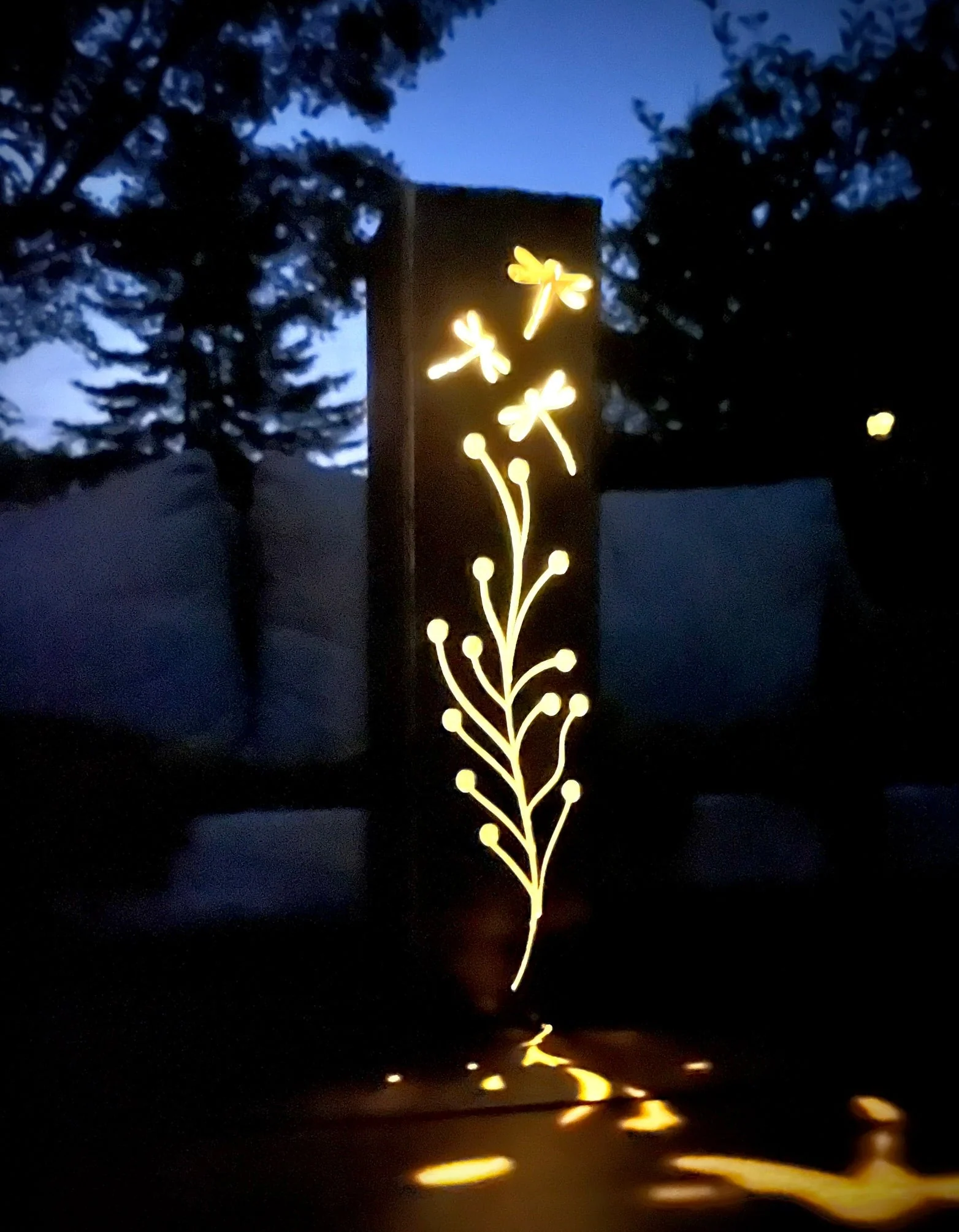 Dragonfly Branch Solar Luminary Pillar - Steel - Image 5