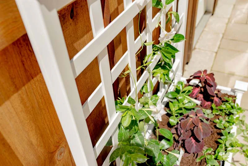 Huron Planter with Trellis - Image 4