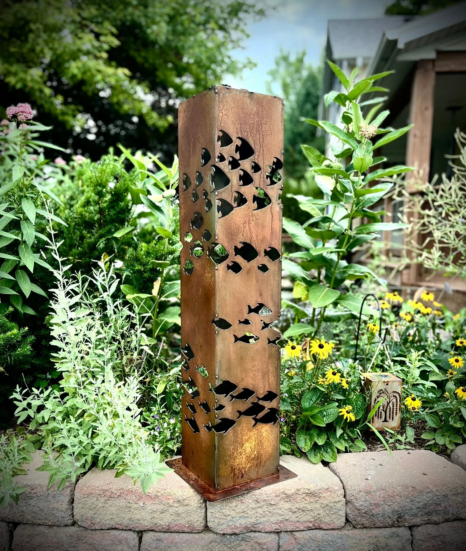 School of Fish Luminary Pillar | 30-inch - Image 4