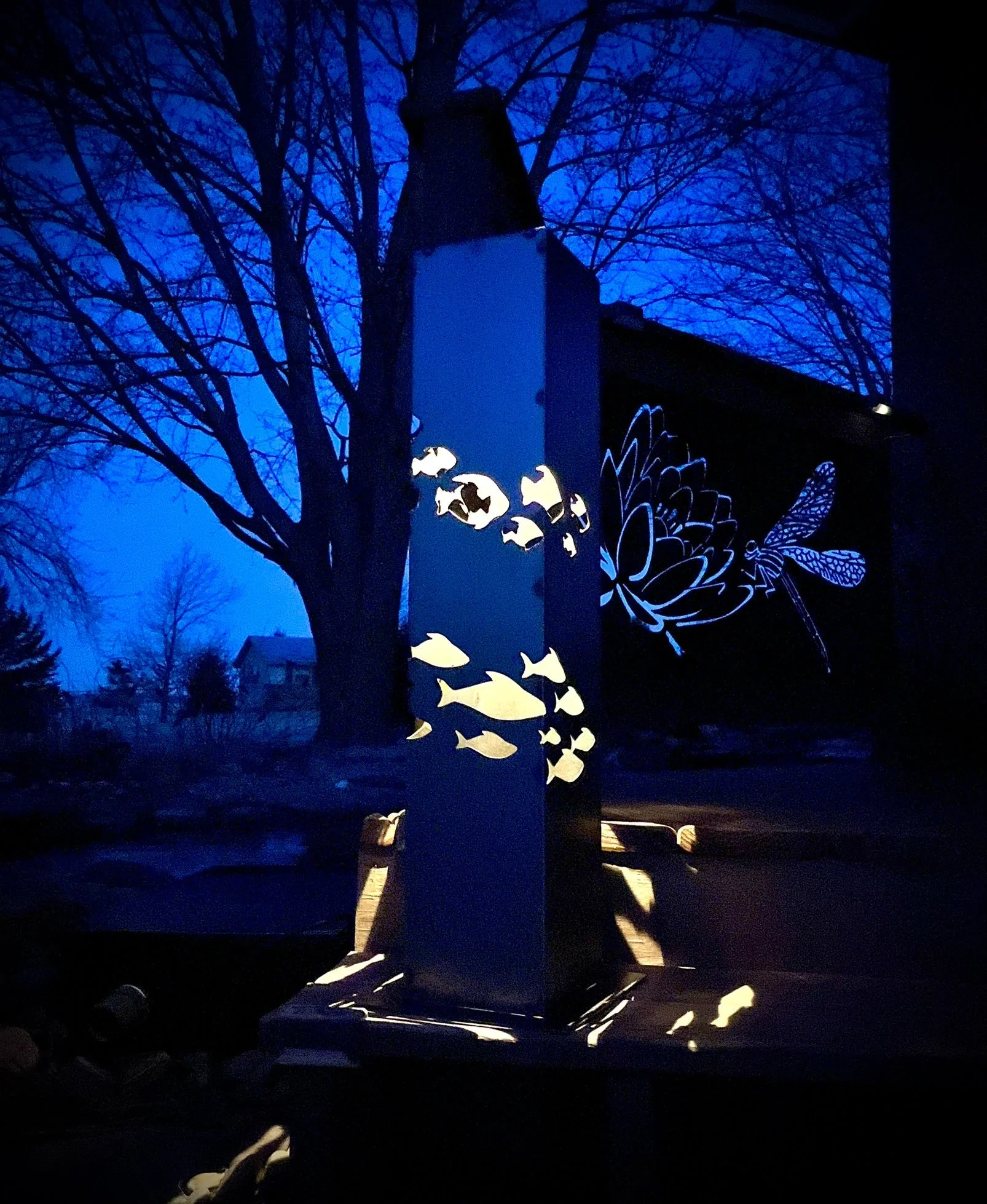 School of Fish Luminary Pillar | 30-inch - Image 6