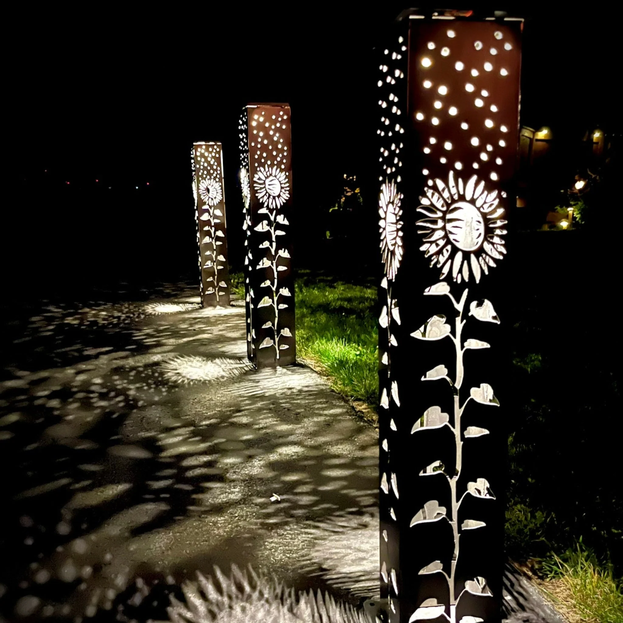XL Square Sunflower Solar Pillar | Multiple Sizes