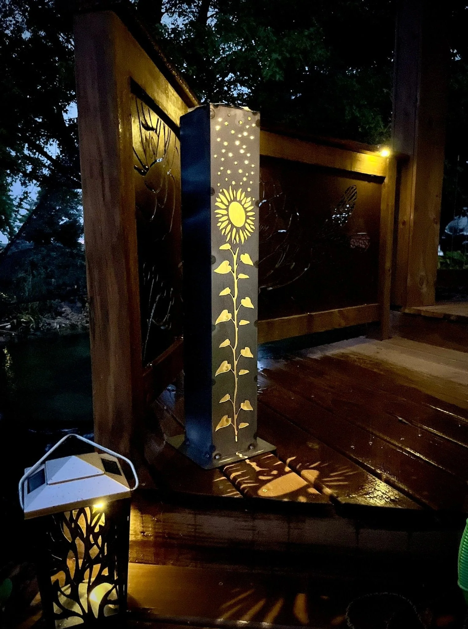 XL Square Sunflower Solar Pillar | Multiple Sizes - Image 4