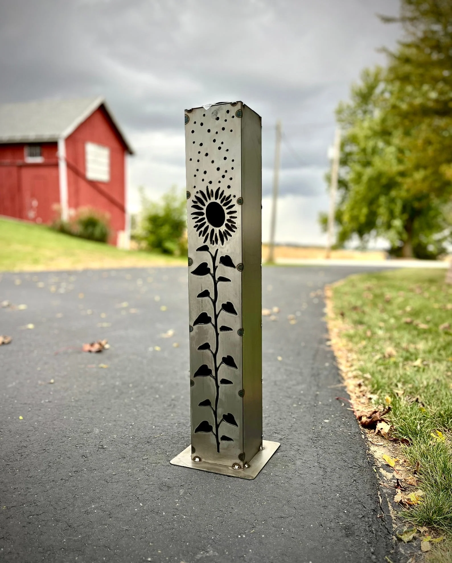 XL Square Sunflower Solar Pillar | Multiple Sizes - Image 6