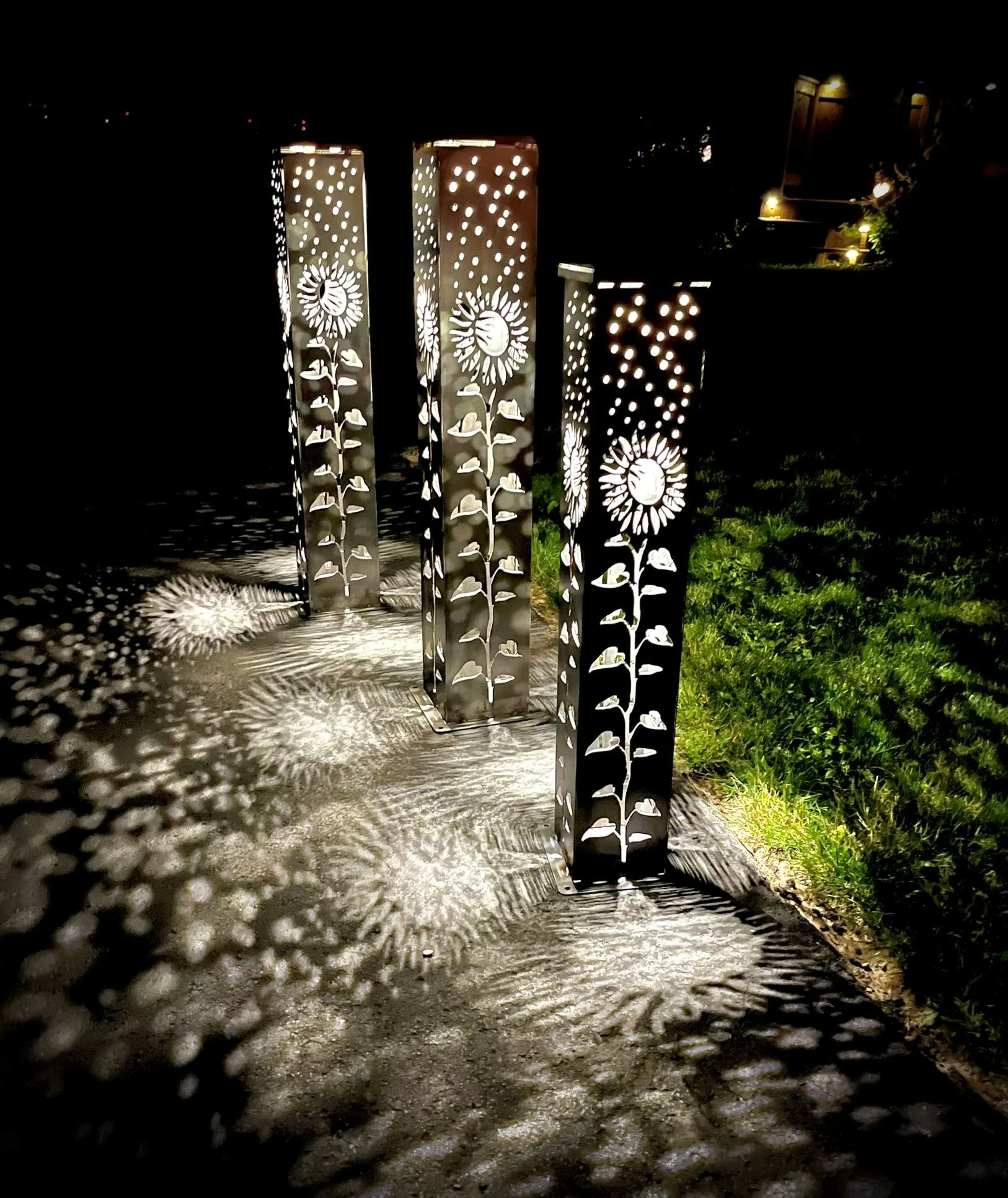 XL Square Sunflower Solar Pillar | Multiple Sizes - Image 7